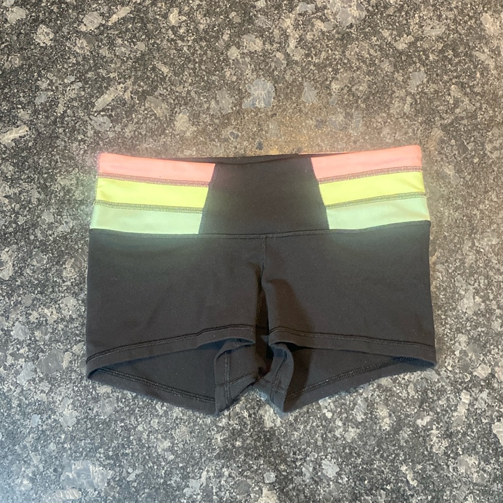 Lululemon Reversible Black Shorts Tights Size 6